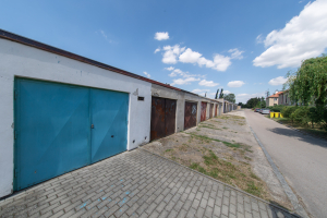 Prodám řadovou garáž v Luštěnicích